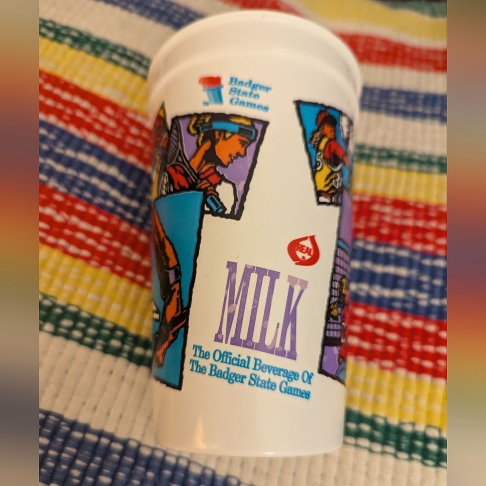 Vintage 90s plastic milk cups lot - Picture 3 of 13